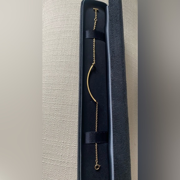 Tiffany T Smile Bracelet in Yellow Gold - Picture 8 of 13